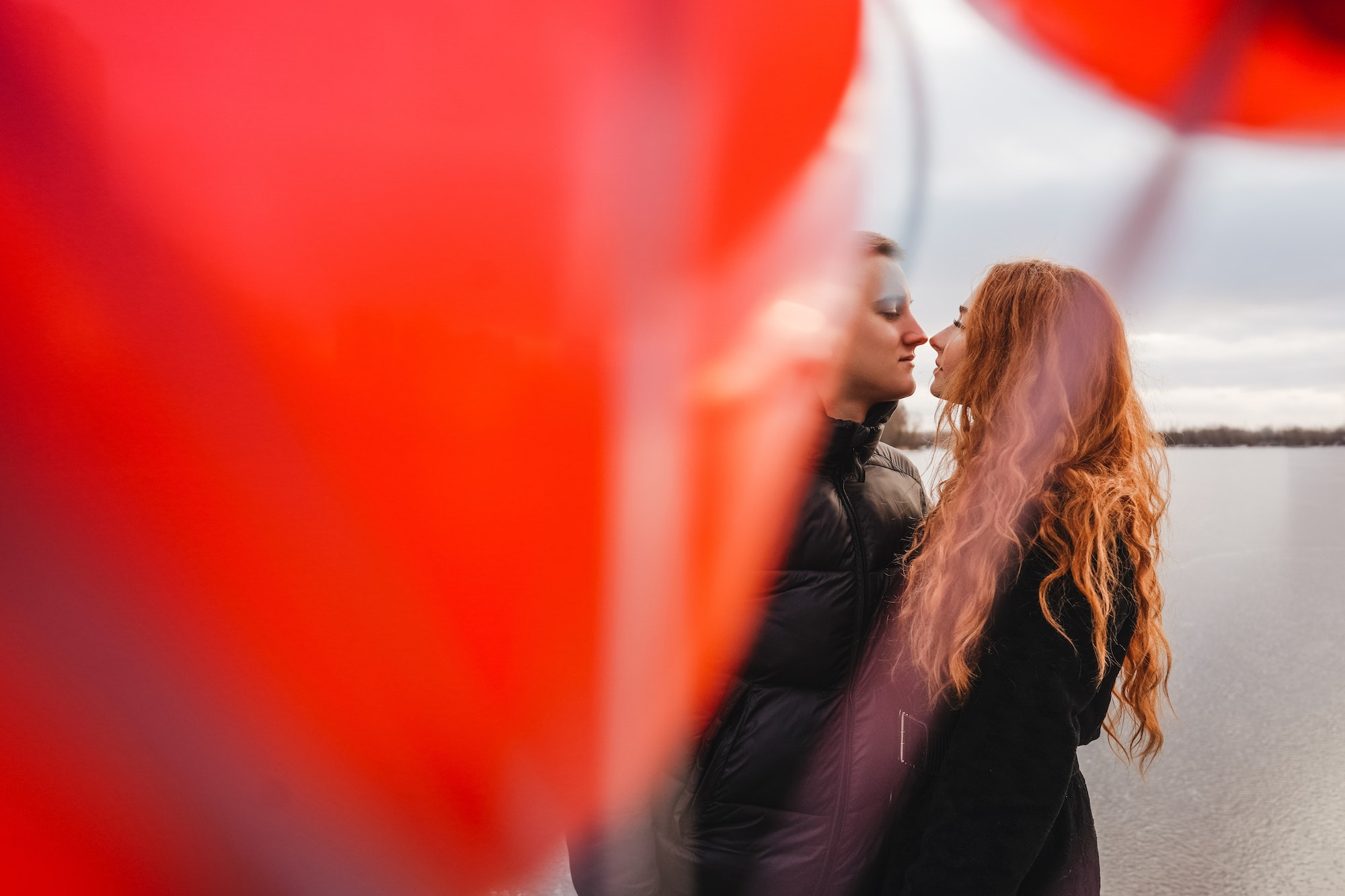 love-couple-with-red-balloons-outdoor.jpg